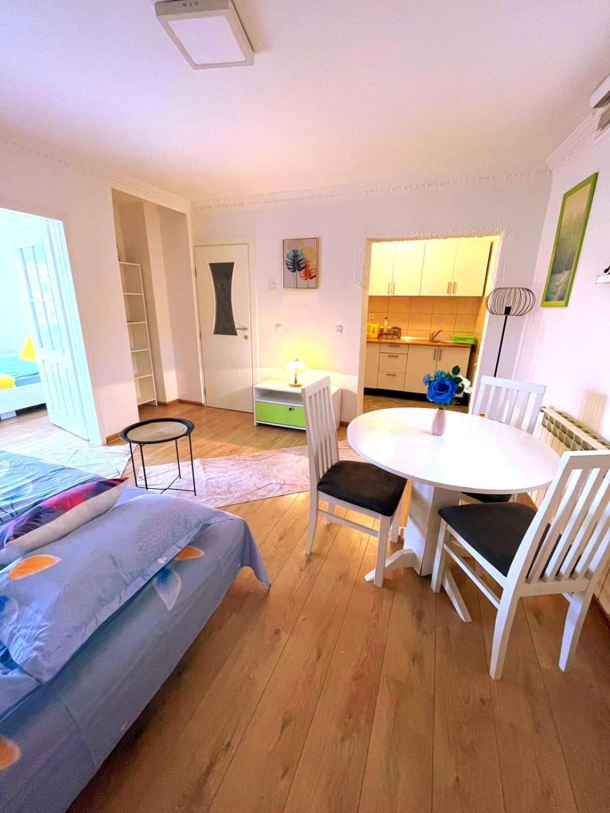 Garden Free Parking Apartman Szarajevó Szoba fotó